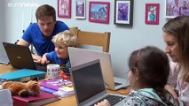 Coronavirus : au Royaume-Uni aussi, l'école s'invite à la maison