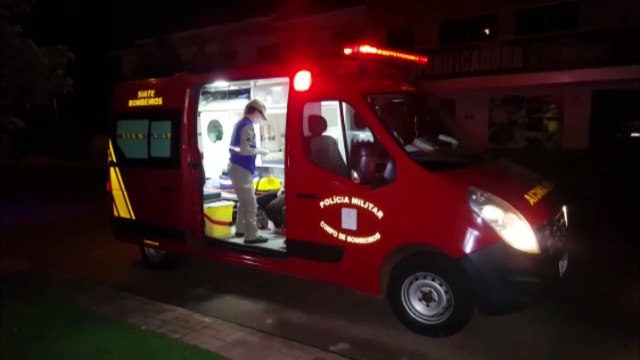 Socorristas do Siate atendem vítima de queda de motocicleta no Bairro Angra dos Reis