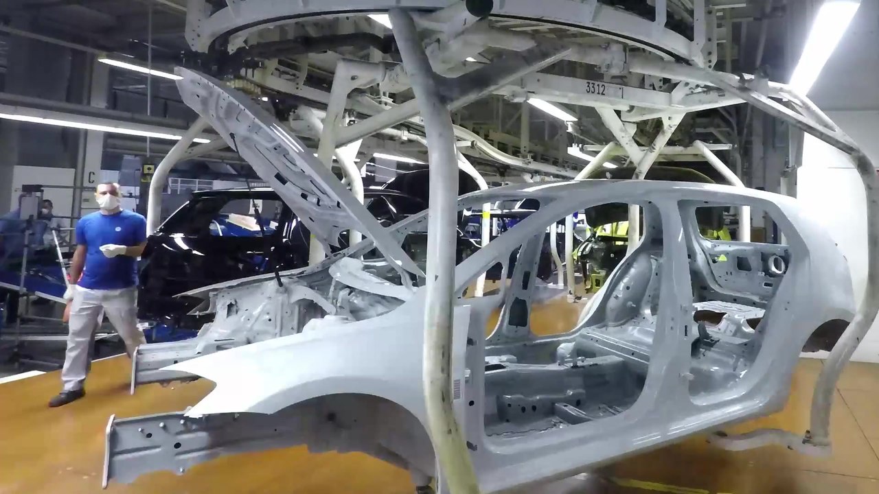 Time Lapse - Resumption of production at Volksw...