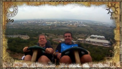 Anh chàng bắt trúng iPhone X đang rơi khi đi tàu siêu tốc