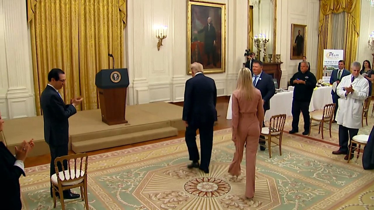 Trump: Die Experten haben sich bei Corona geirrt