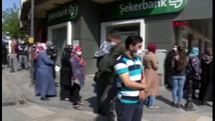 Gaziantep'te, PTT önlerinde uzun kuyruk
