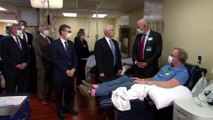 En visite dans un hôpital, Mike Pence, le vice-président des Etats-Unis, refuse de porter un masque