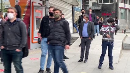 SULTANBEYLİ'DE BANKALAR ÖNÜNDE METRELERCE KUYRUK
