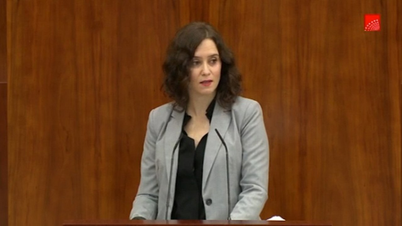 Ayuso: "Prefiero las críticas por dar la bienvenida a los aviones que sus silencios"