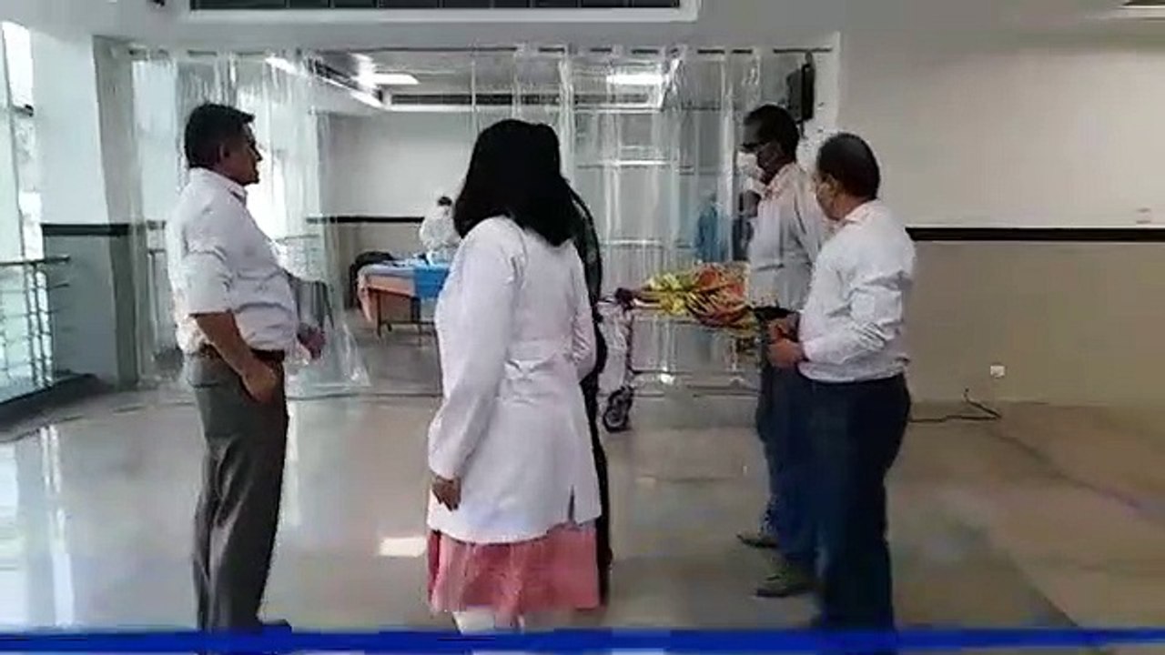 झाँसी: जिलाधिकारी ने मेडिकल कॉलेज का जायजा लिया, लापरवाही न बरतने के दिए निर्देश
