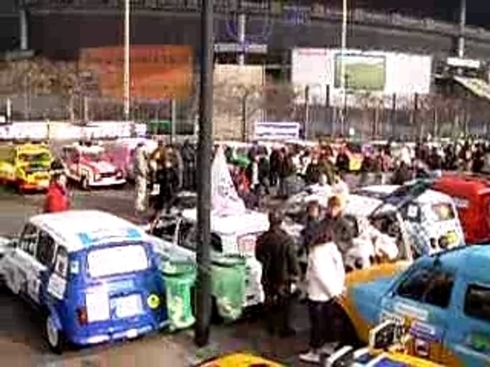 village départ 4L Trophy 2008 Stade de France