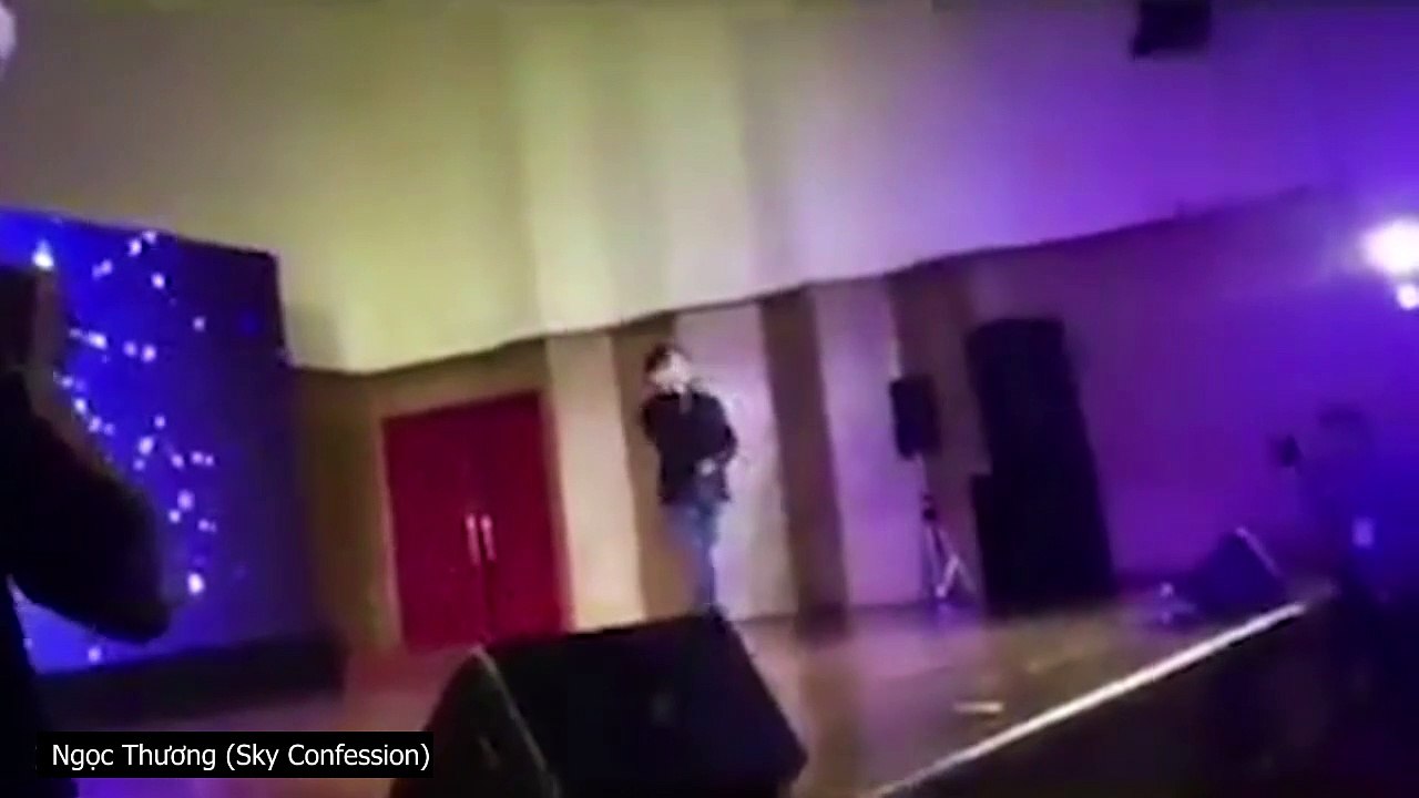 Diễn viên Thái Lan Mark Siwat hát Nơi này có anh