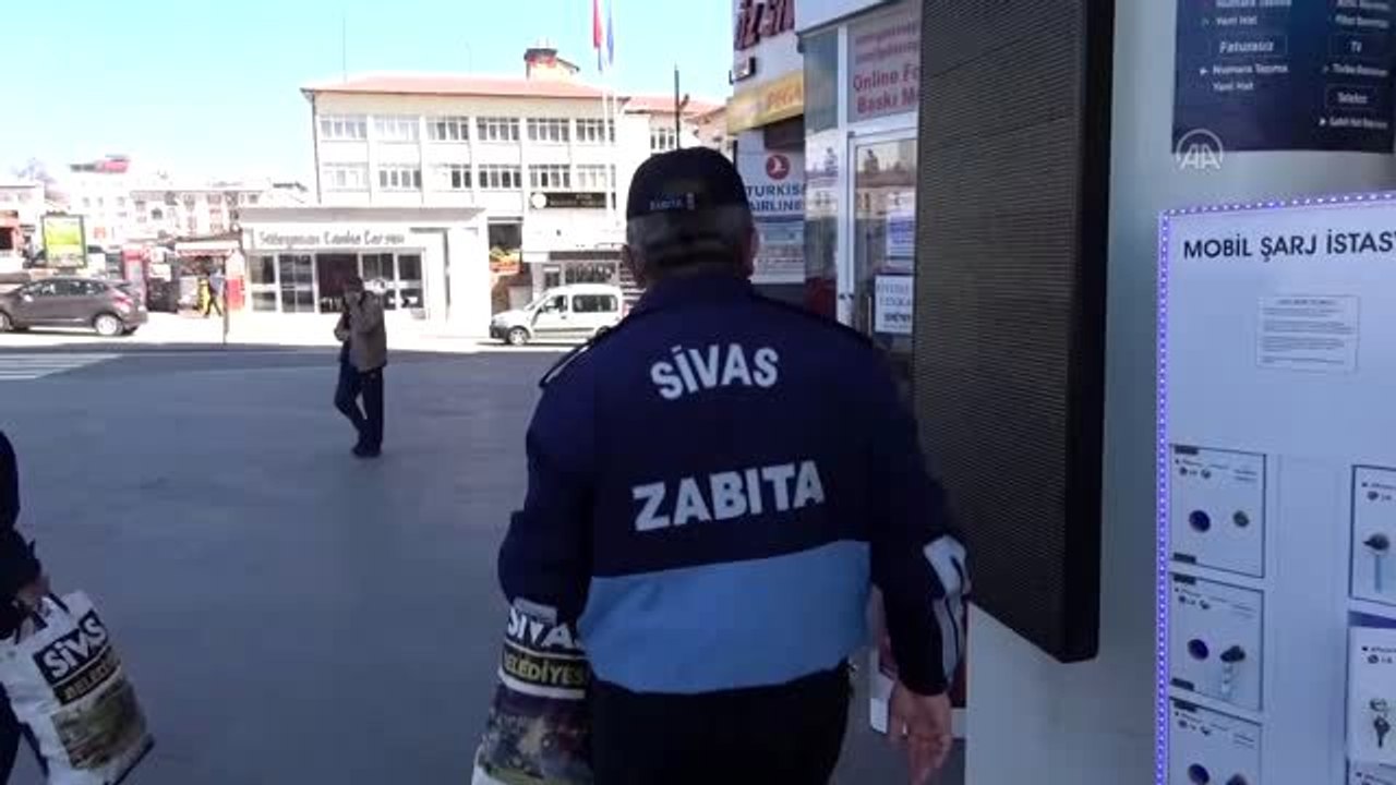 Belediye, esnaf ve vatandaşa 750 bin maske dağıttı