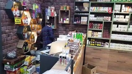 Korona virüs dolayısıyla kapanan mağazalar yeniden açılmaya başladı