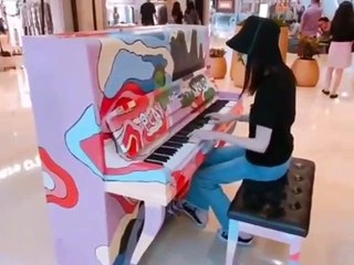 Trịnh Sảng trổ tài chơi đàn piano xuất sắc