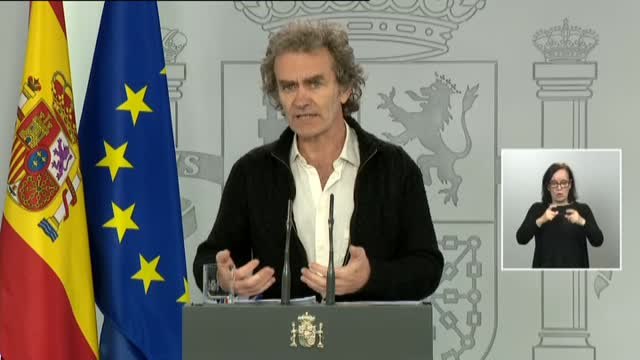 Simón: Una norma sobre el uso obligatorio de mascarillas es complicada, si es muy deseable que la gente la lleve