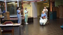 En Belgique, cette centenaire guérie du coronavirus quitte l'hôpital sous les applaudissements