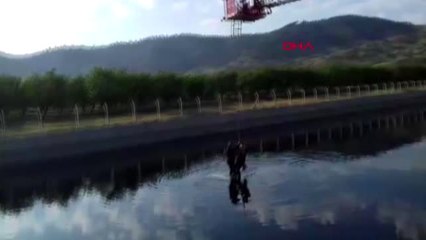 KAHRAMANMARAŞ Kanala uçtuğu otomobilinin üzerinde kurtarılmayı bekledi