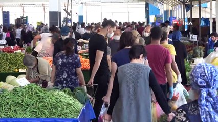 Antalya’da pazarlarda vatandaşları tedirgin eden yoğunluk