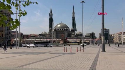 TAKSİM VE İSTİKLAL CADDESİ'NDE YOĞUNLUK