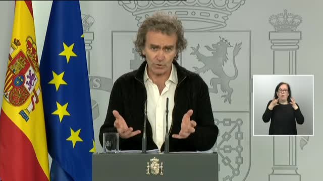 Simón: Es más importante la higiene de manos que el uso de guantes