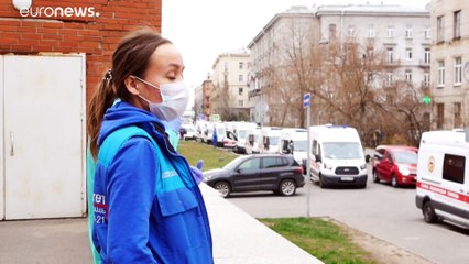 Россия: очереди из "скорых" в городах