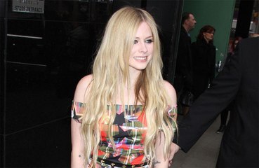 Avril Lavigne oferece apoio a Justin Bieber