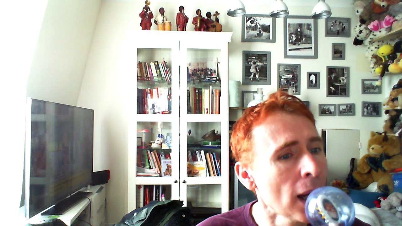 Wiwi égratigne "on s'ramène les cheveux"