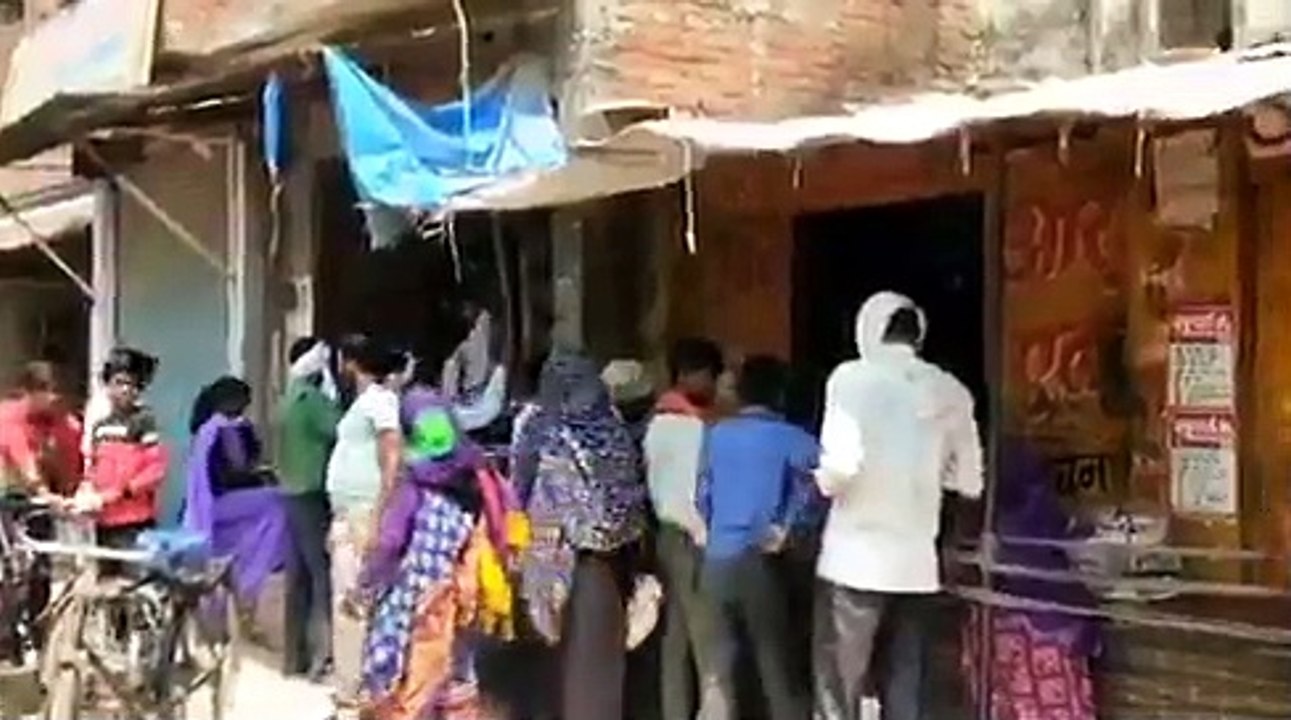 जहानाबाद के लालूगंज मार्केट में खुले आम हो रहा लॉक डाउन का उल्लंघन