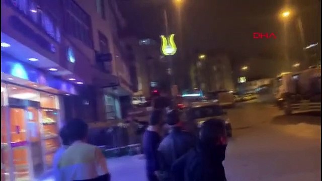 İSTANBUL-ŞİŞLİ'DE YOL ÇALIŞMASI SIRASINDA DOĞALGAZ VE SU BORUSU PATLADI