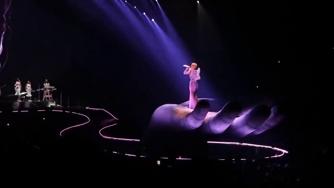 Firework (Witness: The Tour)