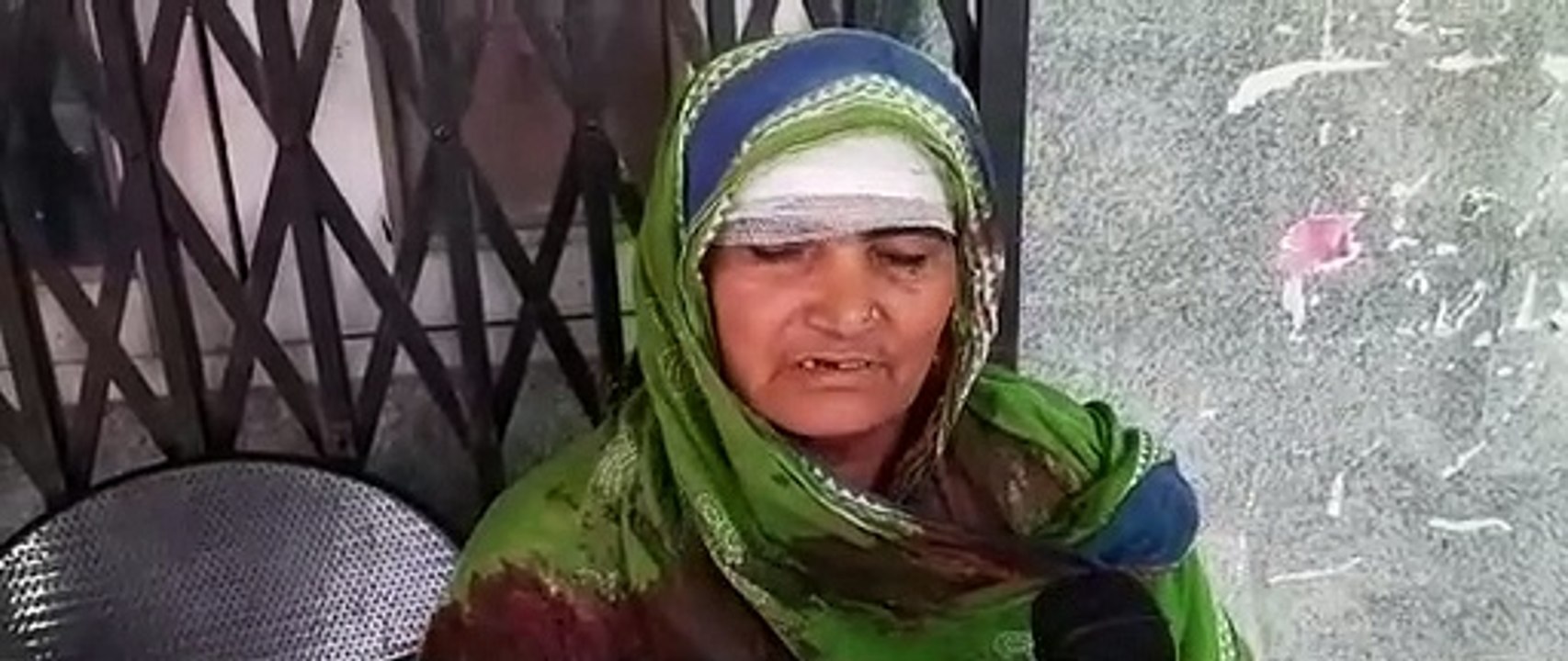 शामली: मामूली विवाद को लेकर दबंगों ने की महिला की लाठी-डंडों से पिटाई