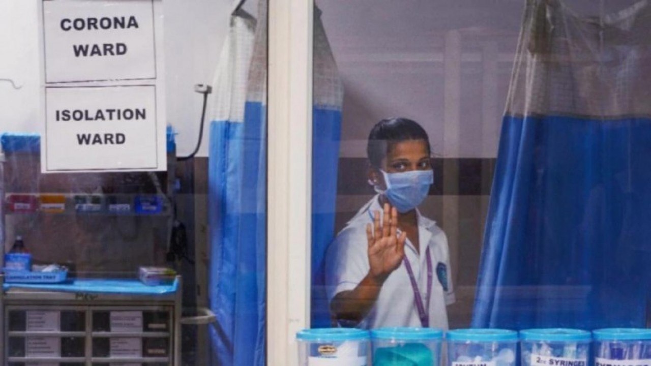 Death toll due to coronavirus in India crosses 1,000; Restrictions to continue in Red zones; more
