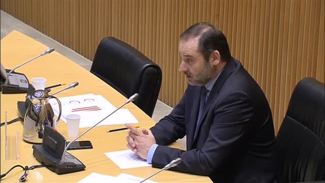 Ábalos propone la reserva previa por franjas horarias en el transporte público