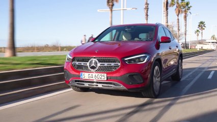 The new Mercedes-Benz GLA 220 d 4MATIC in Patagonia red Driving Video