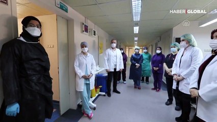 Tedavi sırasında kalbi durdu, koronavirüsü yenerek taburcu oldu