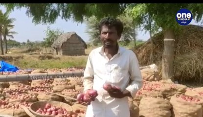 ಸಹಾಯ ಬೇಡ ಈರುಳ್ಳಿ ಖರೀದಿಸಿ ಅಂತಾ ಒತ್ತಾಯ ಮಾಡ್ತಿರೋ ರೈತ..ಇದು ಸರ್ಕಾರಕ್ಕೆ ಕಾಣ್ತಿಲ್ವಾ?