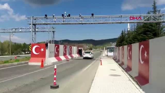 ELAZIĞ'DAKİ KORONAVİRÜS ÖNLEMLERİ VE SINIRLAMALAR GEZİN İLÇESİ GİRİŞİNDE DE SÜRÜYOR