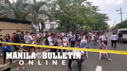 Residents mostly foreign nationals evacuate from Makati shopping mall