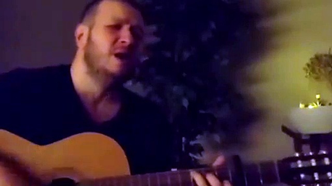 Şahan Gökbakar'dan Koronavirüs günlerinde "Sen İstanbul'sun" performansı