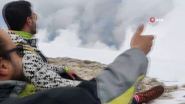 Artos Dağı’nda Van Gölü manzaralı snowboard keyfi