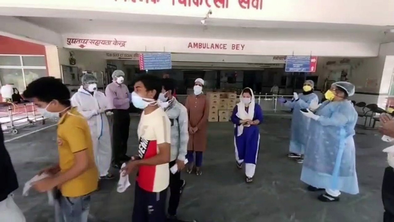 इंडेक्स मेडिकल कॉलेज से पूरी तरह स्वस्थ होकर लौटे 14 मरीज, व्यवस्थाओं को सराहा