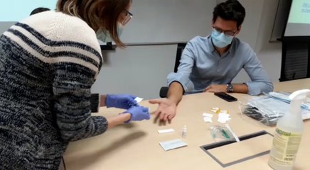 Demostración de una prueba de diagnóstico de coronavirus