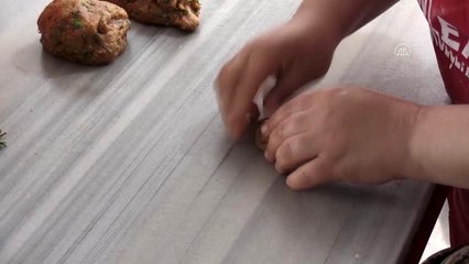 Sahur sofralarının yöresel lezzeti "zahterli köy kahkesi"