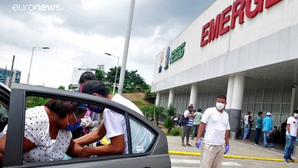 في حمامات المستشفيات.. جثث ضحايا كورونا مكدسة في غواياكيل الاكوادورية