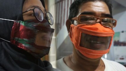 Read my lips: The see-through face mask