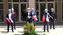 Şırnak'ta 6 kişiyle sosyal mesafeli '1 Mayıs' kutlaması
