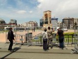 Taksim'de 1 Mayıs öncesi meydana çıkan yollar barikatlarla kapatıldı