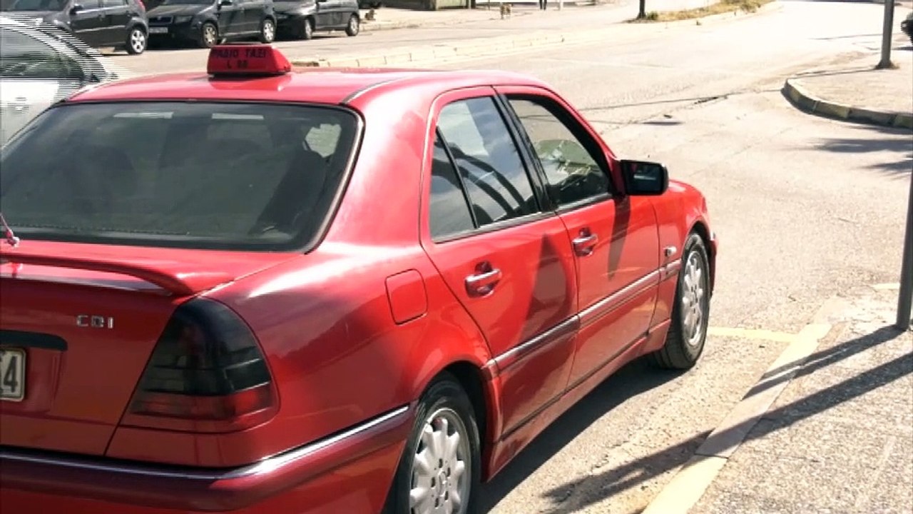 Αντιδρούν οι ταξιτζήδες στη συνέχιση του μέτρου για μεταφορά ενός μόνο επιβάτη ανά ταξί