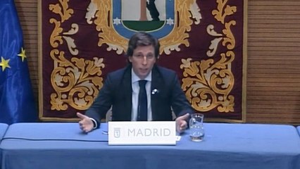 Almeida critica la "indefinición" del Gobierno: "Las mascarillas deben ser obligatorias en el transporte"