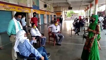 इलाहाबाद से 16 विद्यार्थियों को रोडवेज द्वारा रामपुर लाया गया