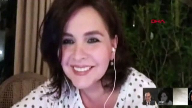 Sümer Ezgü canlı yayında tabureden düştü