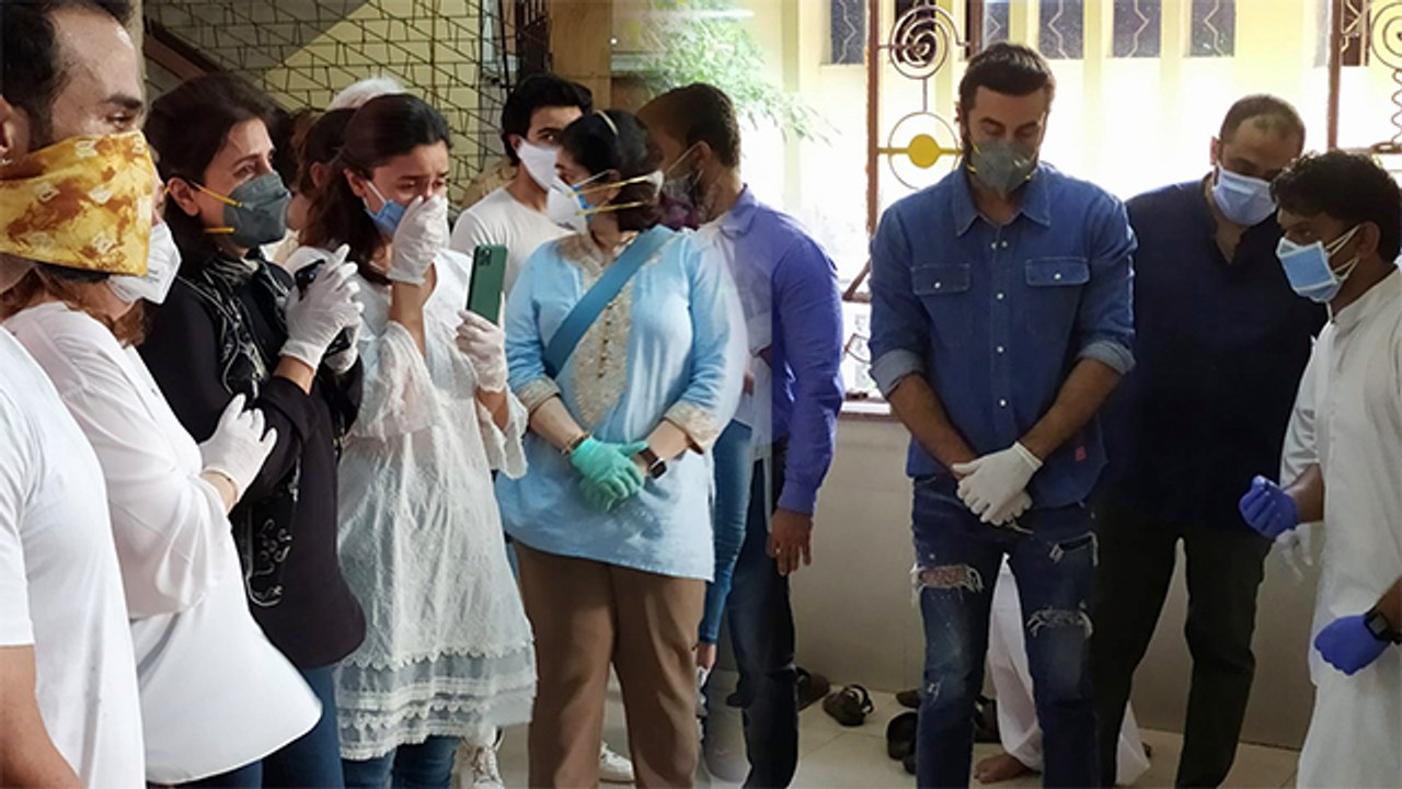 Ranbir Kapoor And Alia Bhatt CRYING At Rishi Kapoor's Last Rites