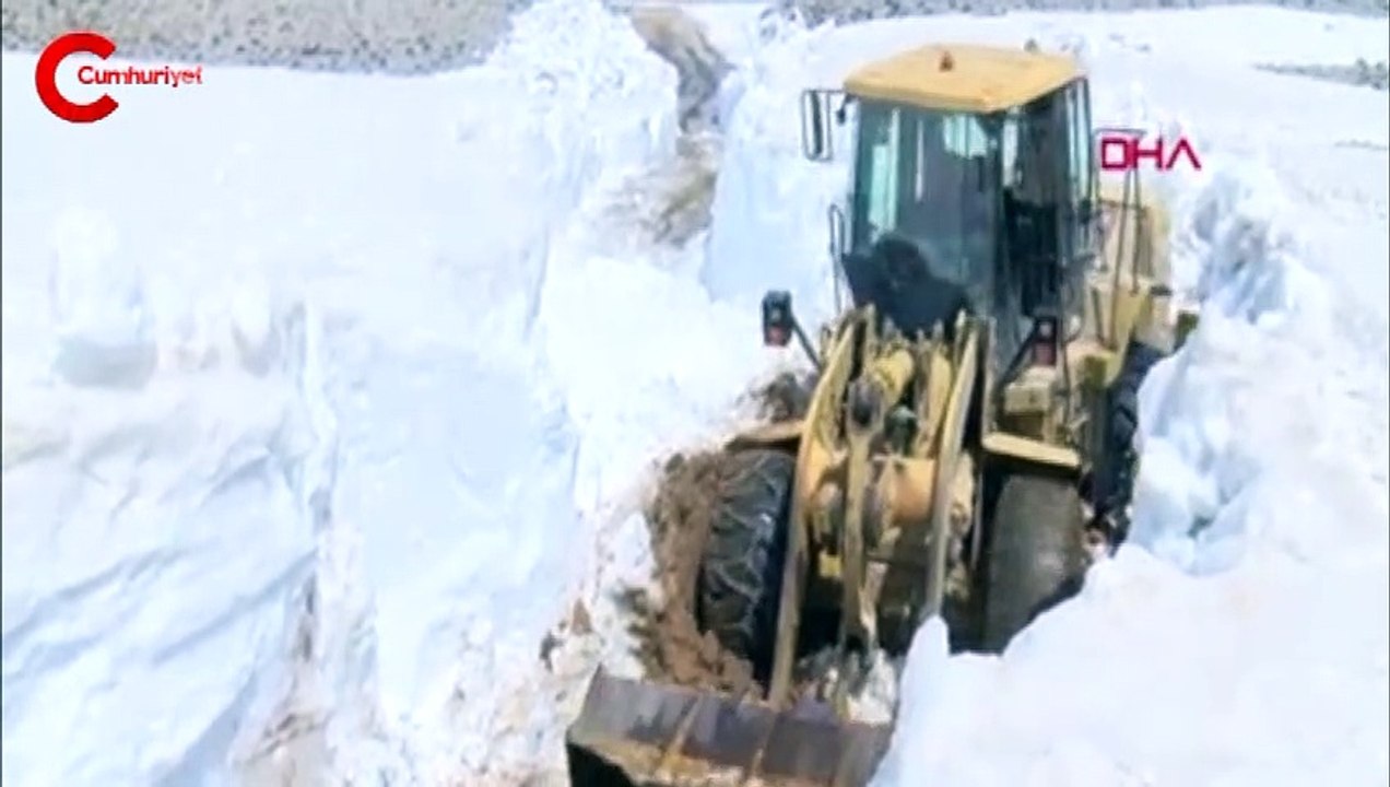 Burası Antalya! 7 metre kar, 25 kişilik ekip görev yapıyor